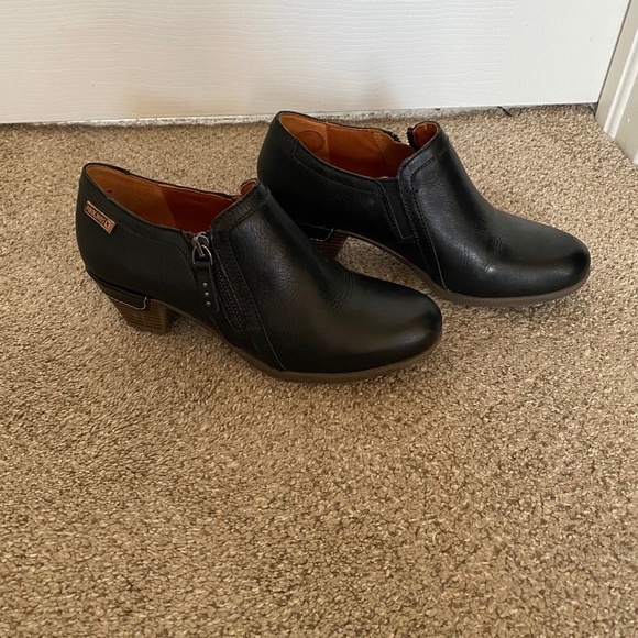 Pikolinos Booties - Picture 1 of 3